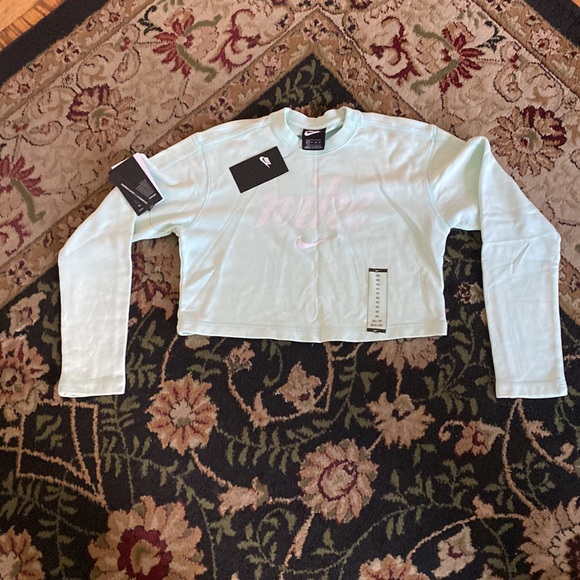 🌻SALE🌻 Nike crop  top - Picture 3 of 11